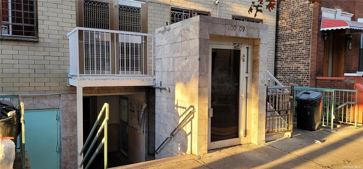 Foto del edificio - 100-9 39th Ave