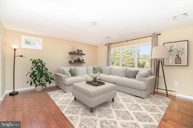 Foto del edificio - 1145 Highland Dr