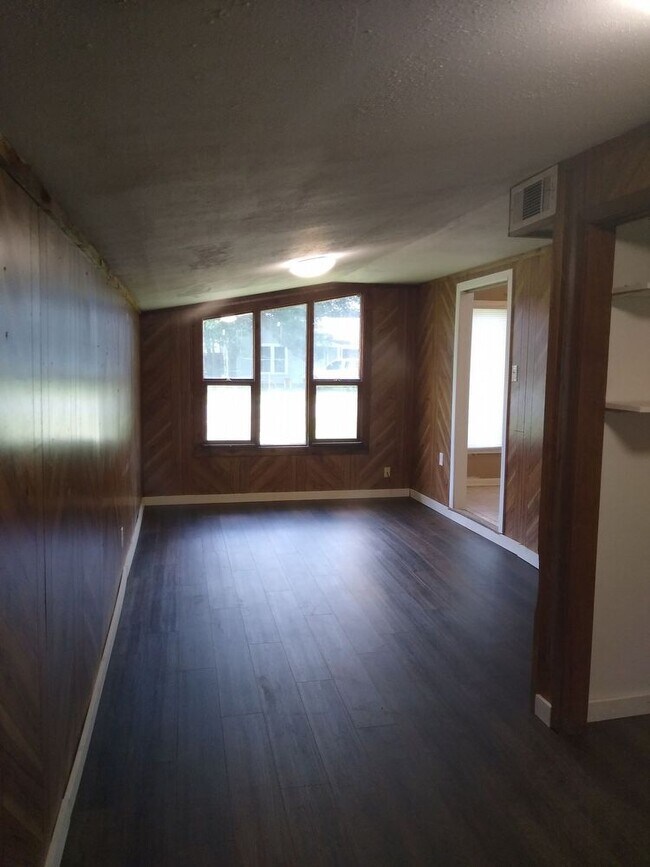 Building Photo - 3/1 in Nederland NISD