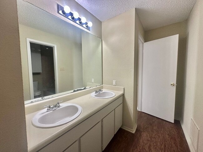 Foto del edificio - 1910 West Loop