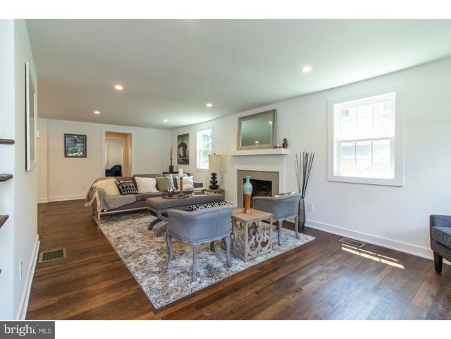 Foto del edificio - 1109 Maplecrest Cir