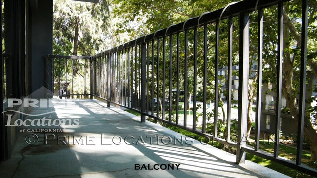 Building Photo - Experience Downtown Living with this upgra...