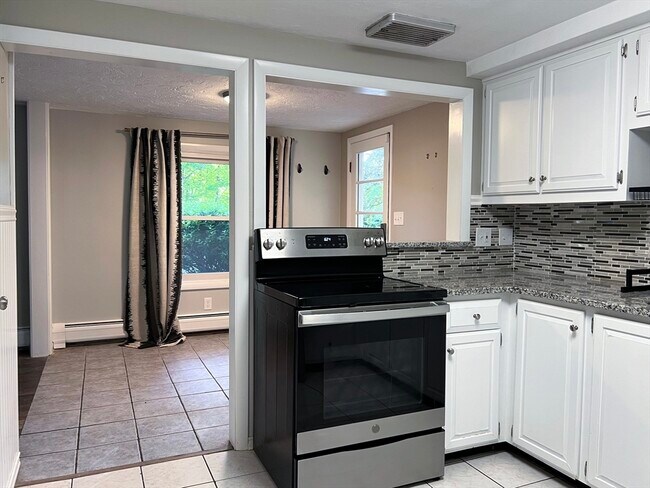 Foto del edificio - 172 Brigham Hill Rd