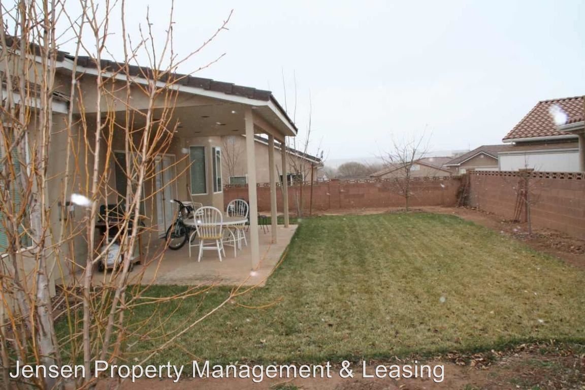 Building Photo - 673 E Red Sands Dr