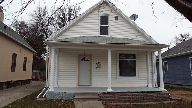 Building Photo - V&S Properties 107