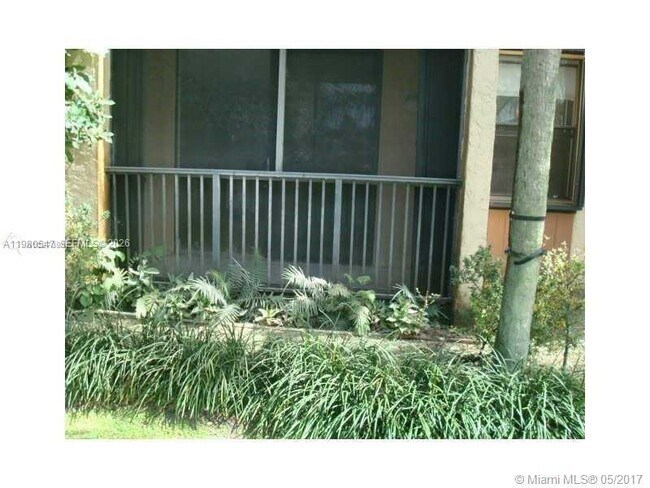 Foto del edificio - 14211 N Kendall Dr