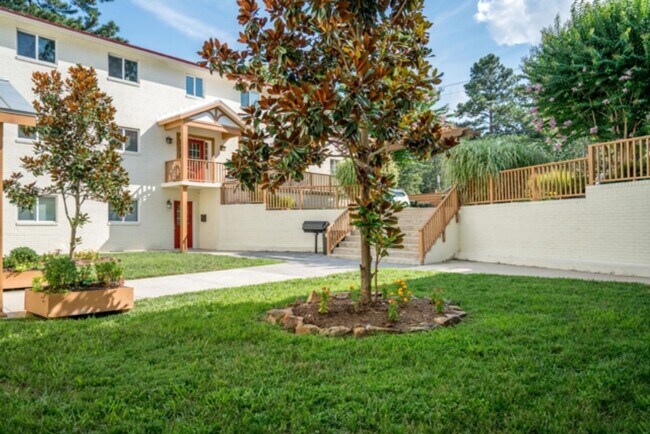Building Photo - ADORABLE 2 BEDROOM IN CHAPEL HILL/CARRBORO!