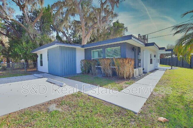 Foto del edificio - 3032 Spirit Lake Dr