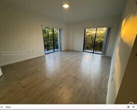 Building Photo - 1801 SW 32nd Ave