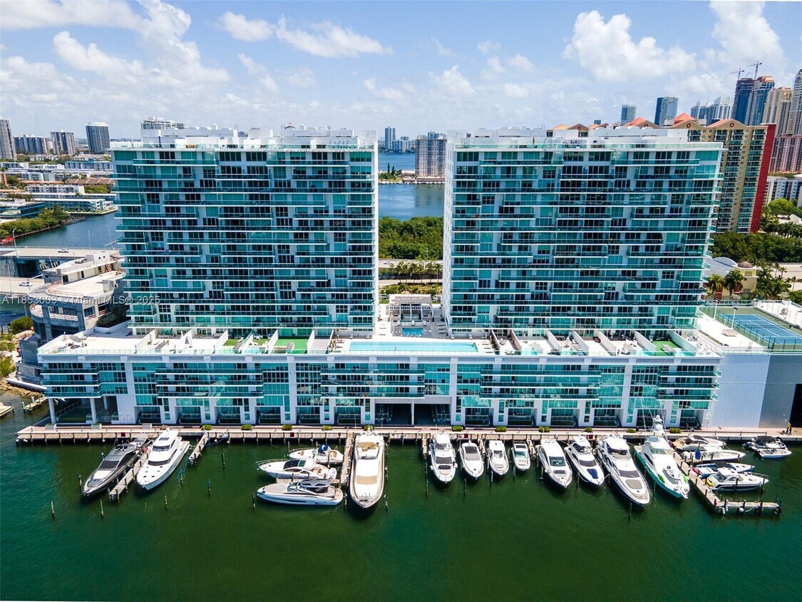Foto principal - 400 Sunny Isles Blvd