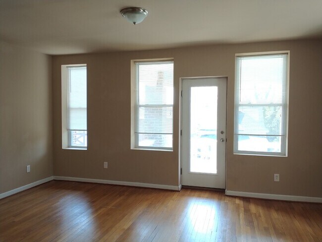 Building Photo - 112 W 39th St