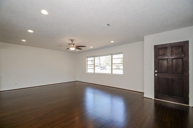 Building Photo - 10033 Whiteside Ln