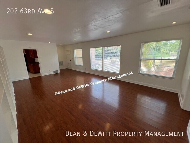 Foto del edificio - 202 63rd Ave S