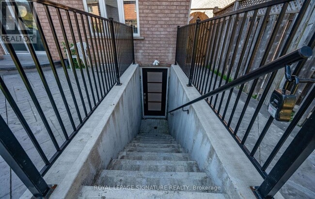 Building Photo - 5615 Heatherleigh Ave
