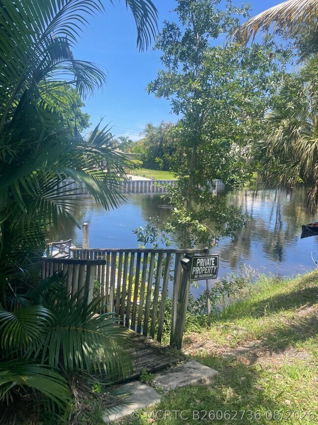 Building Photo - 2457 Waterside Dr