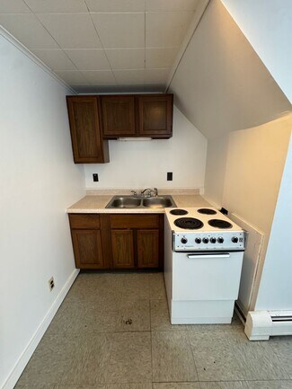 Building Photo - 15 Hale St