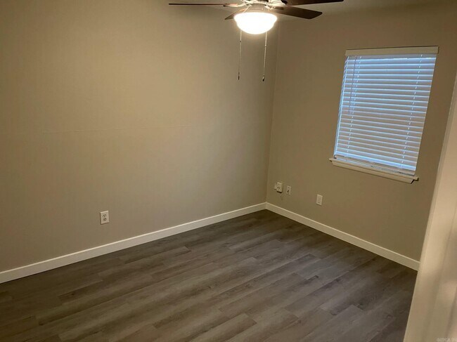 Building Photo - 601 Lora Dr