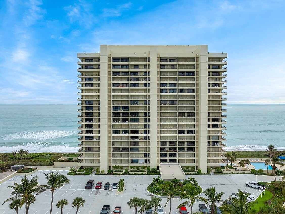 Foto principal - 8750 S Ocean Dr