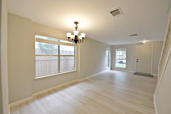 Foto del edificio - 13329 Black Canyon Dr