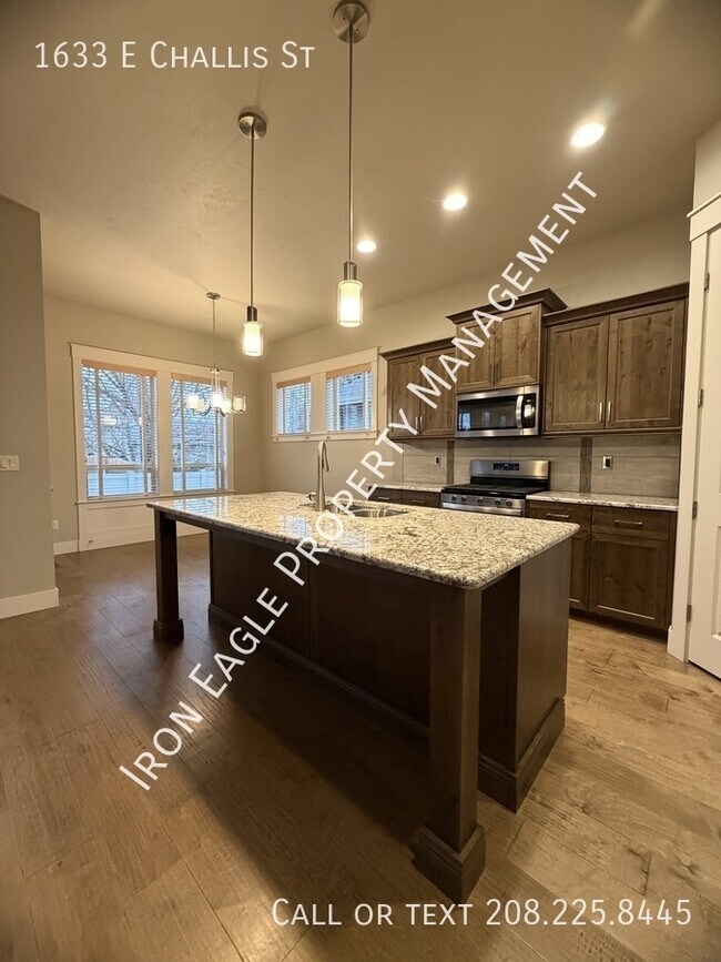 Foto del edificio - 1633 E Challis St