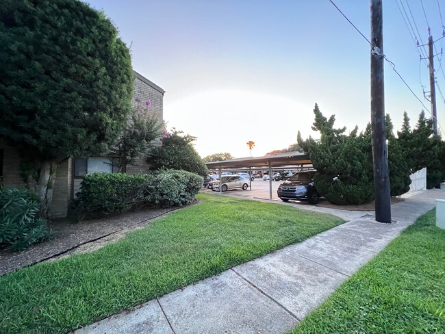 Photo - 7076 N Holiday Dr Apartment