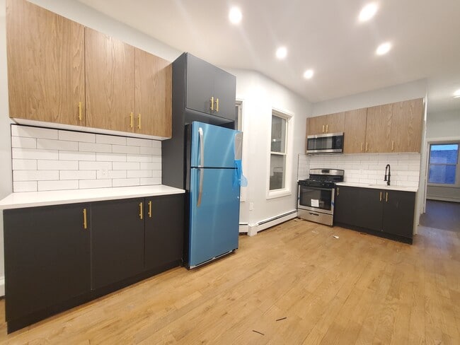 Building Photo - 488 Mercer St