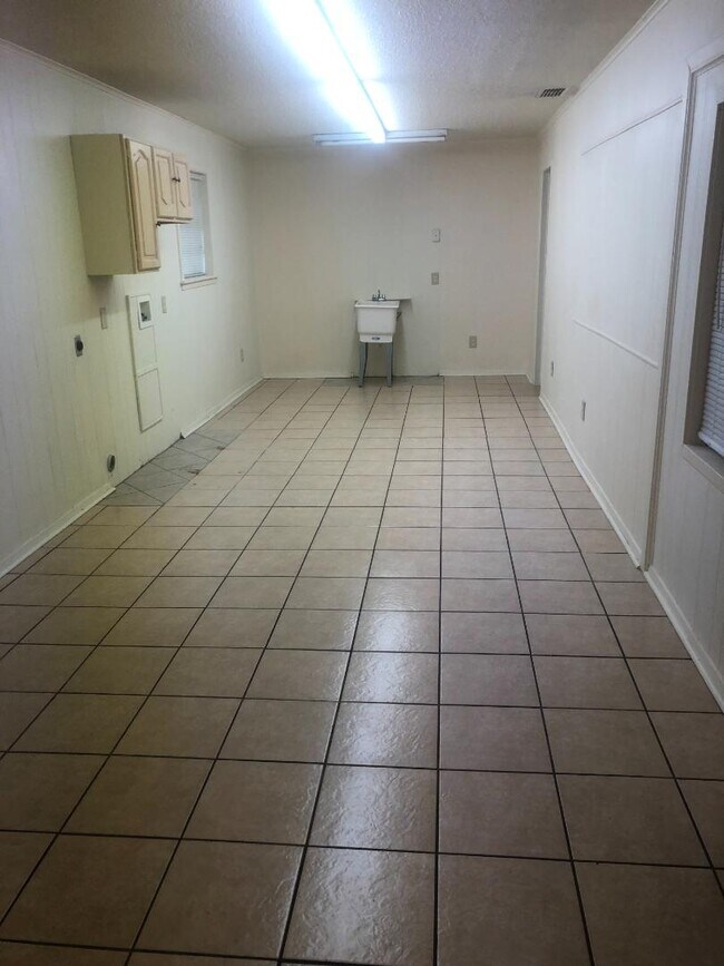 Foto del edificio - 335 Access Rd