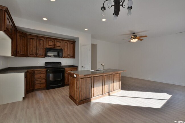 Building Photo - 286 S 810 W