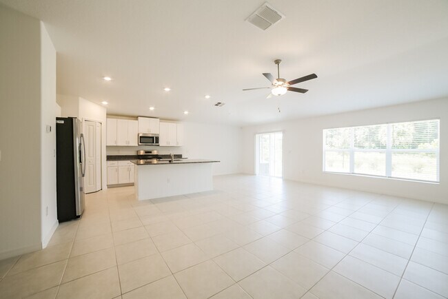 Building Photo - 4124 84th Ct E