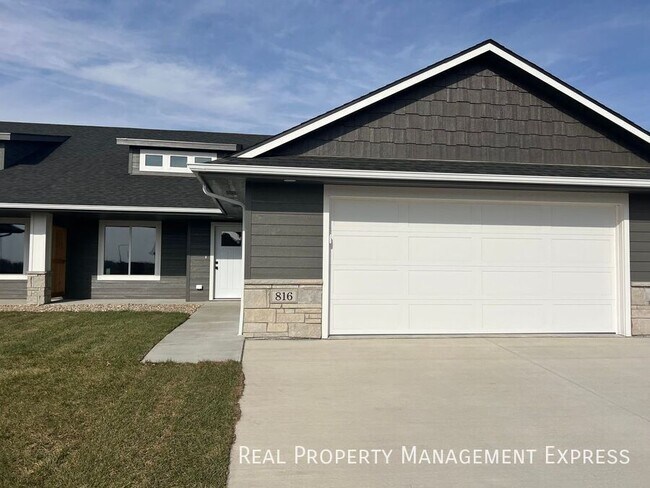Foto del edificio - Modern 3-Bedroom Home with Convenience & Style in Harrisburg, SD