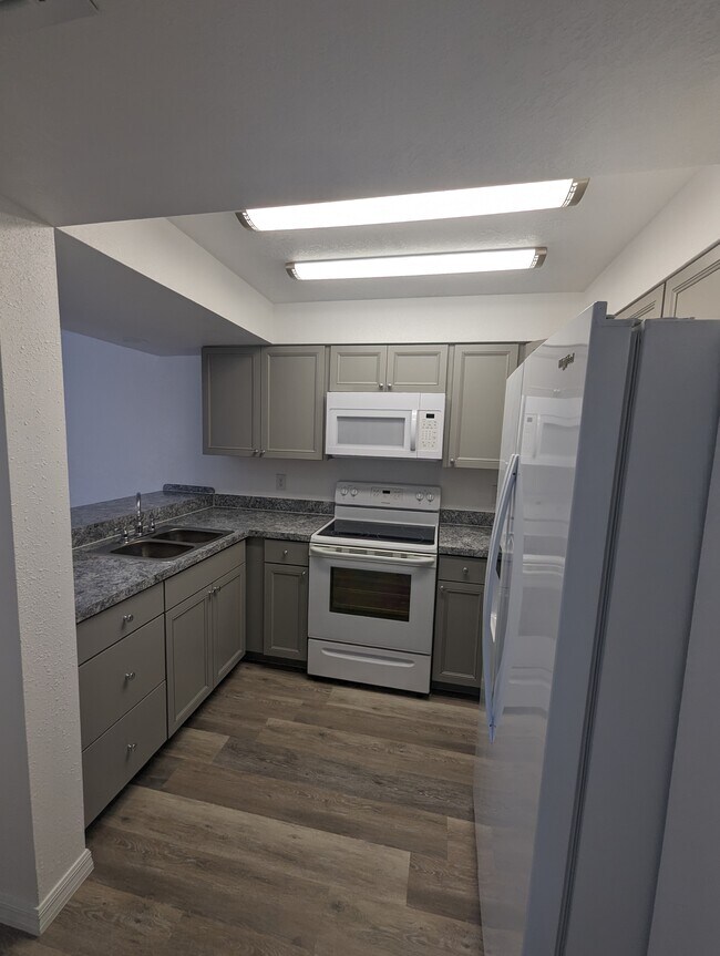 Kitchen - 3074 Sir Hamilton Cir