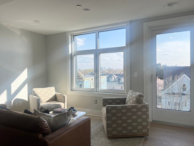 Foto del edificio - 379 Somerville Ave