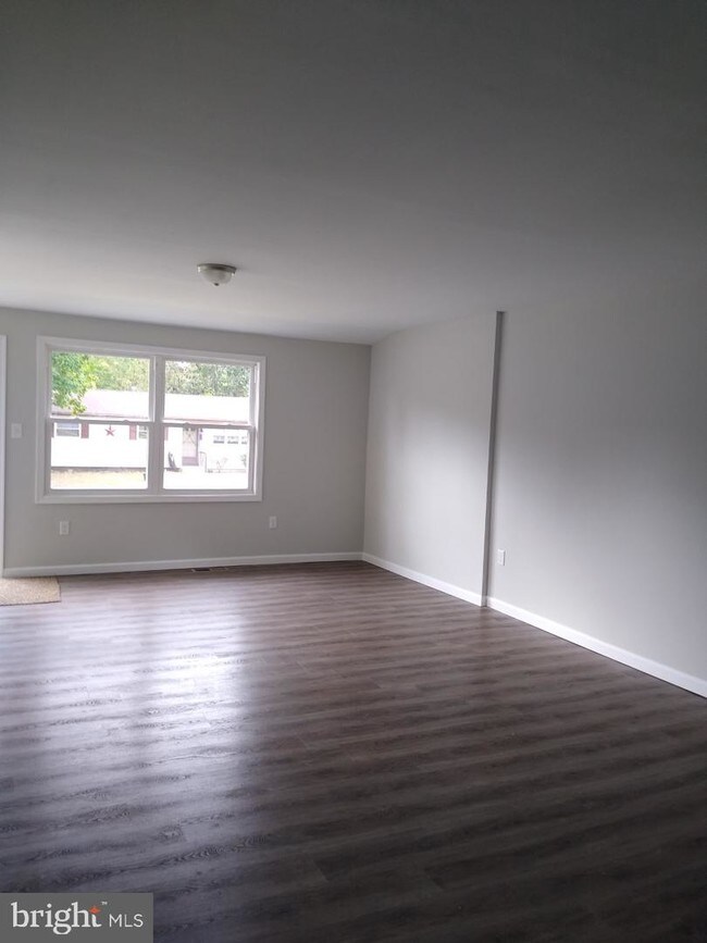 Building Photo - 1133 Louis Dr