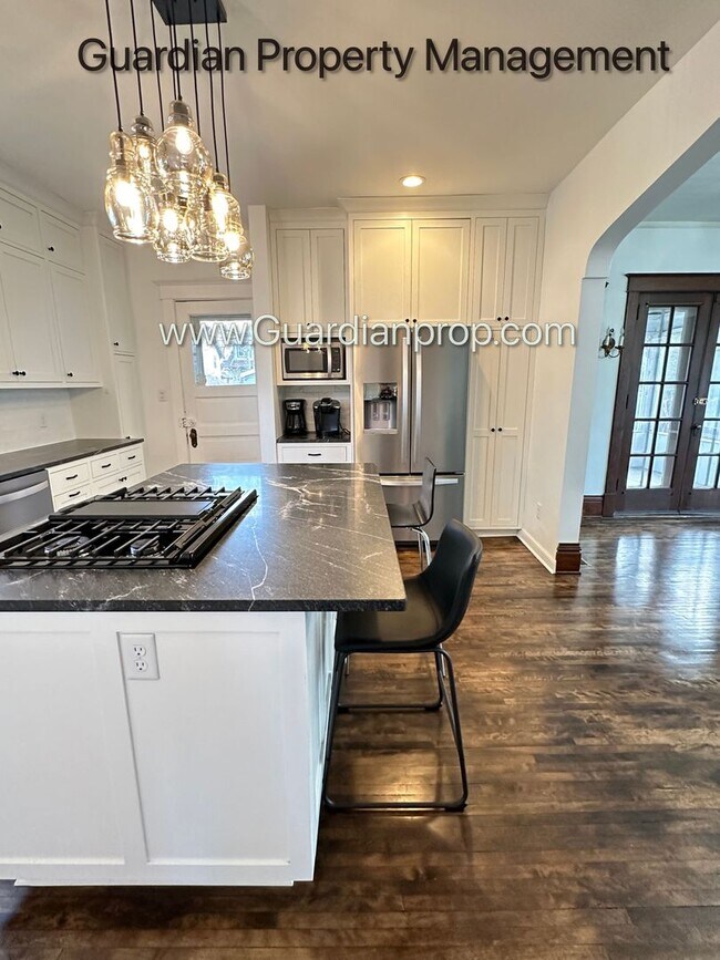 Foto del edificio - East Harriet Single Family Home, 2 Car Gar...