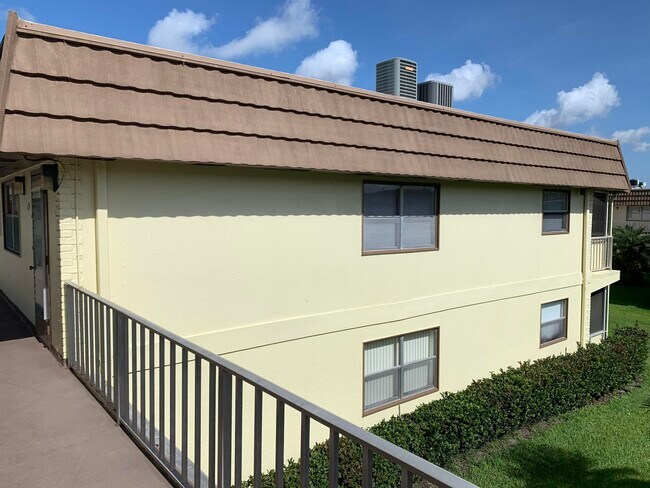 Building Photo - 139 Saxony Ln