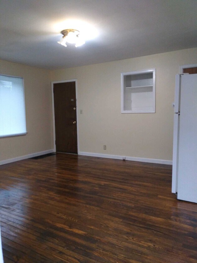 Primary Photo - 405 N Longwood St
