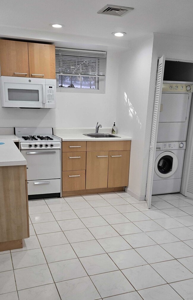 Building Photo - 5820 16th St NW