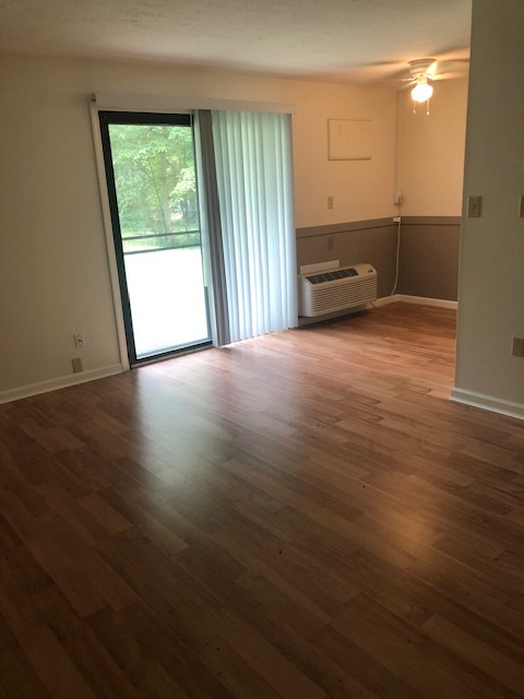 Dining Area - 140 Rich St