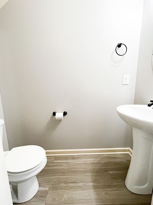 Building Photo - 2-bedroom 1.5 bath Townhome