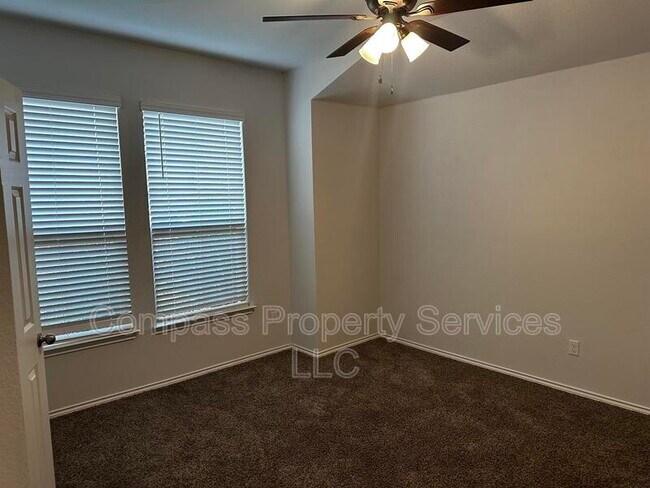 Foto del edificio - 11900 McCabe Dr