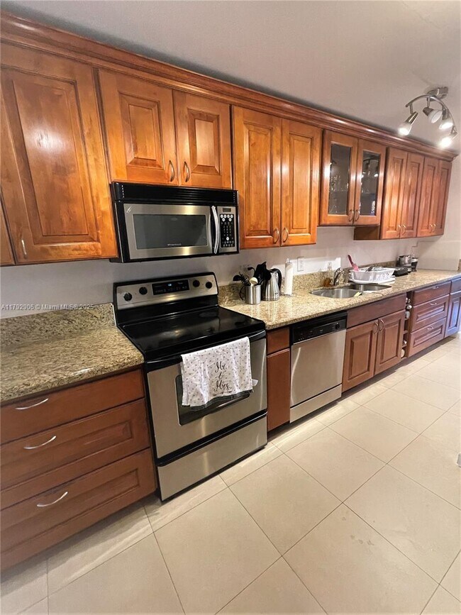 Foto del edificio - 3660 NE 166th St