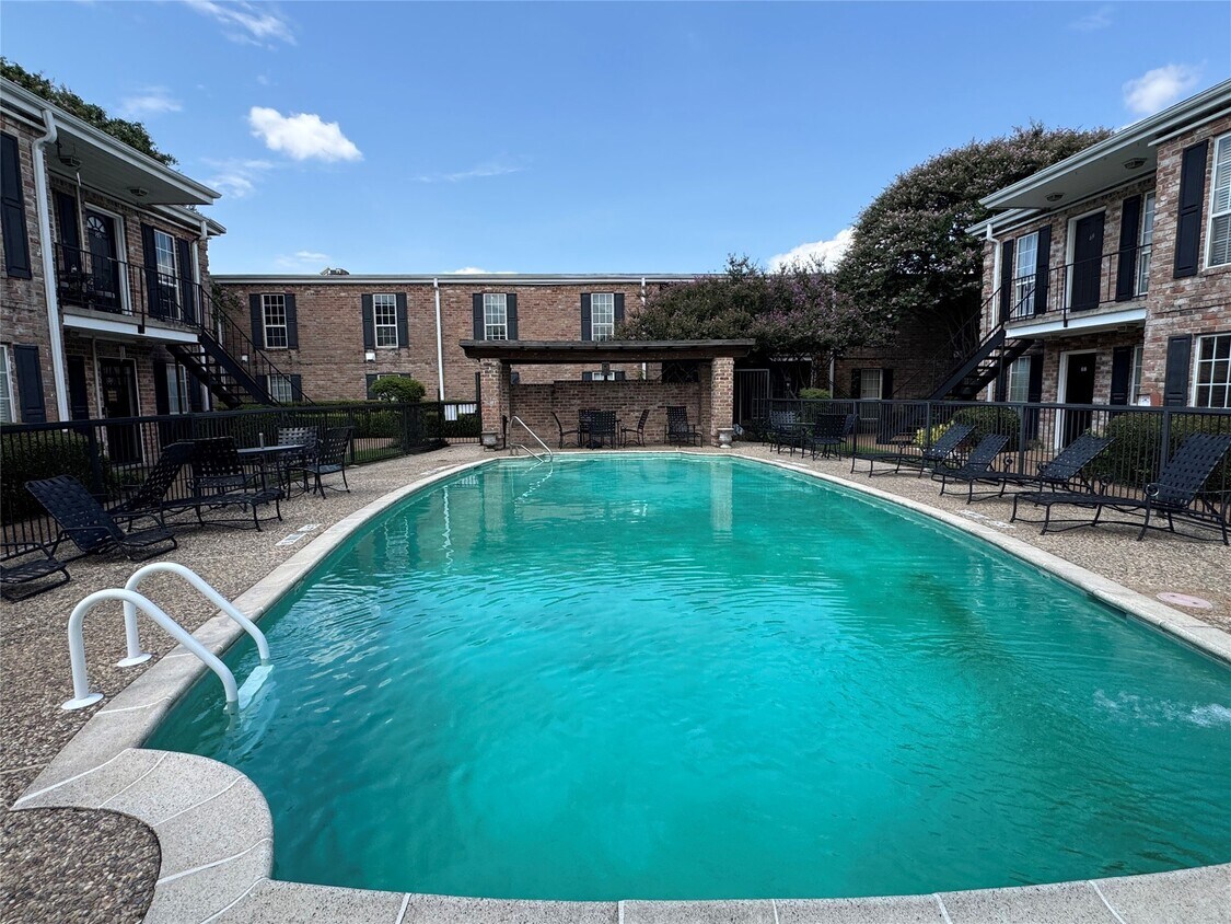 Building Photo - 6402 Del Monte Dr