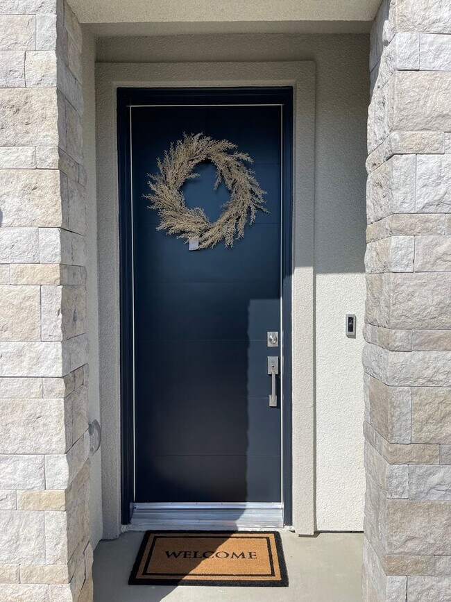 Foto del edificio - Modern Clovis Town Home, 2BR/2BA, CUSD w/ Solar