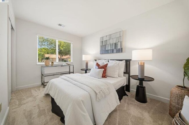 Building Photo - 2865 Ponte Mira Way