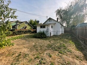 Building Photo - 2406 N Russet St
