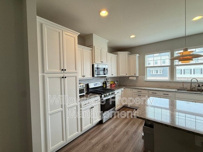 Building Photo - 1059 Lathrop Ln