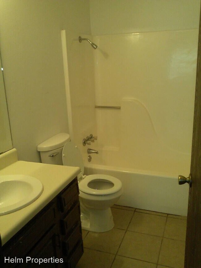 Foto del edificio - 2 br, 1 bath Apartment - 1702 South Mitchell