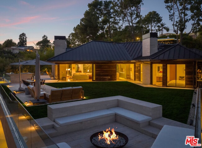 Building Photo - 1120 El Retiro Way