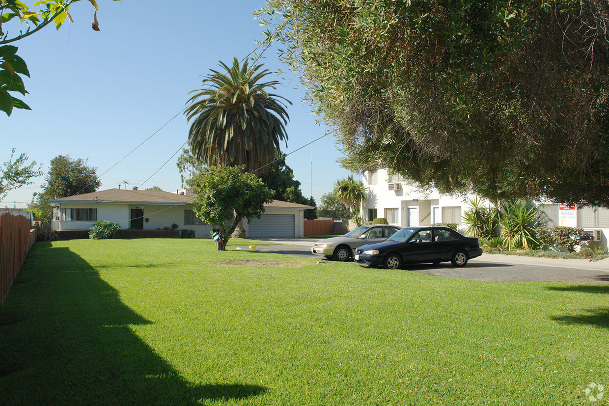 Building Photo - Broadway Garden Apartments