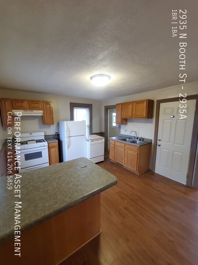 Foto del edificio - Charming 1BED/1BATH Riverwest Upper Unit